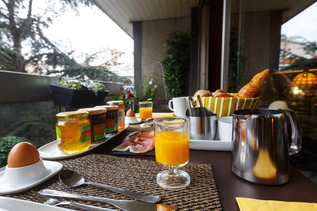 Junior Tour Eiffel Bed & Breakfast Paris
